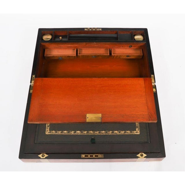 Antique George III Campaign Writing Slope with Brass Mounts, 19th Century For Sale - Image 13 of 18