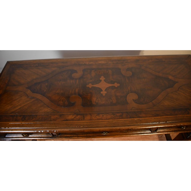 English 1970s Vintage Thomasville Furniture English Style Burl Walnut Console/ Sofa Table / Desk For Sale - Image 3 of 14