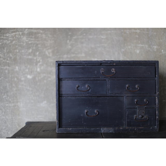 This is a very old black-lacquered drawer storage unit made in Japan. Judging from the handle design, it appears to date...