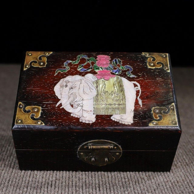 Traditional Vintage Sandalwood Jewelry Box With Mother-of-Pearl Elephant Inlay For Sale - Image 3 of 9