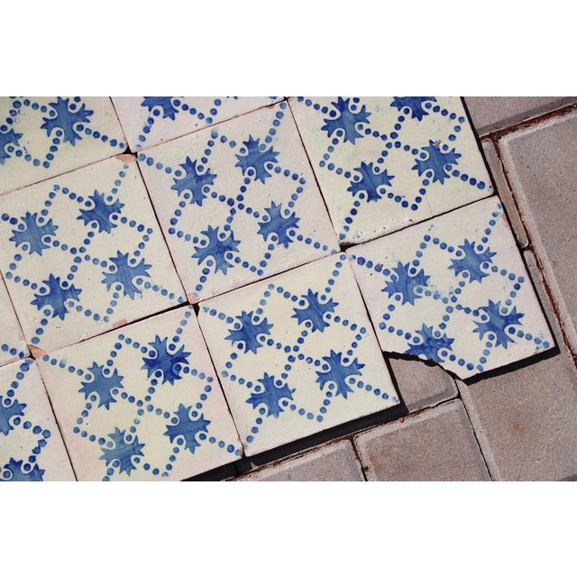 Ceramic 19th Century Portuguese Quatrefoil Tiles Set of 25 Blue & Antique White Decorative For Sale - Image 7 of 16