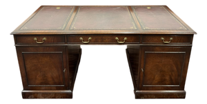 English Chesterfield Desk in Walnut and Leather