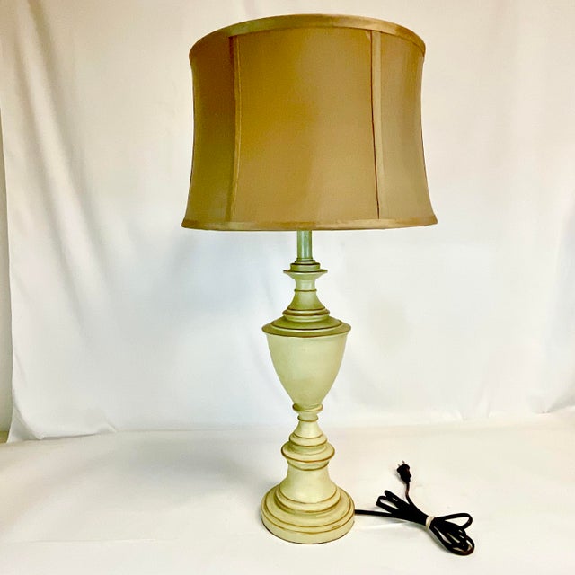 1970s Vintage French Empire Neoclassical Urn Style Tole Table Lamp. For Sale - Image 13 of 14