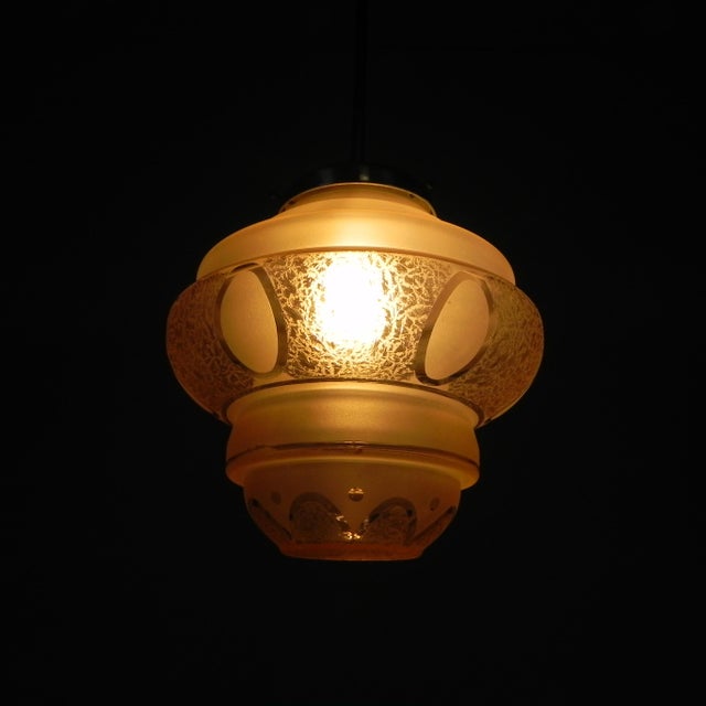 Height: 90 cm. ø: 23 cm. height of the shade: 22 cm. the lamp is equipped with a large bulb holder (e27) and new wire....