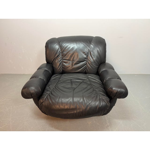 Black Large Italian Space Age Postmodern Black Leather Lounge Chair with Brass Buttons and Cord Lacing from Busnelli, 1970s For Sale - Image 8 of 10