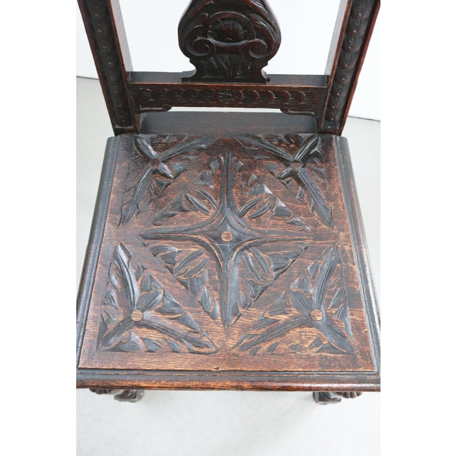 Early 20th Century Neo-Renaissance Carved Solitary Oak Chair with Vegetal Motifs, 1900 For Sale - Image 5 of 10