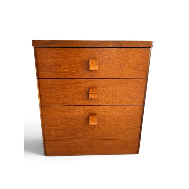 Teak Cantata Collection Chest of Drawers by Ron Carter for Stag, 1970 For Sale - Image 4 of 6