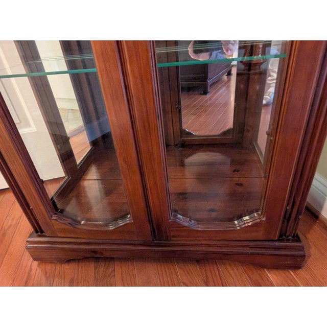 Mid 20th Century Pulaski Curio Cabinet Double Doors Light For Sale In Washington DC - Image 6 of 18