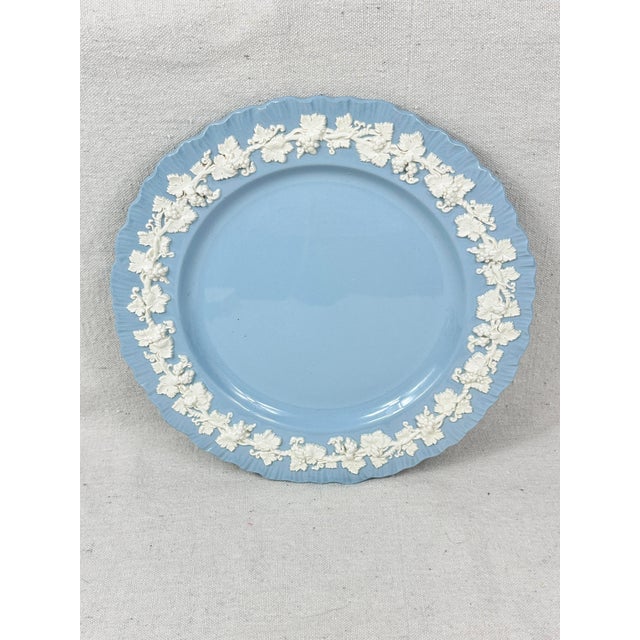 Beautiful vintage Wedgwood embossed queensware dinner plate. In the blue and white colors. Features a grapevine relief on...