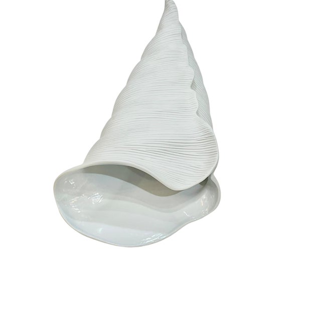 Hollywood Regency Vintage Crate & Barrel Coastal Whelk Shell White Texturized Vase For Sale - Image 3 of 11