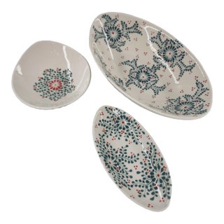 Set of 3 Hand-Painted Vietnamese Ceramic Serving Bowls With Floral Motifs For Sale