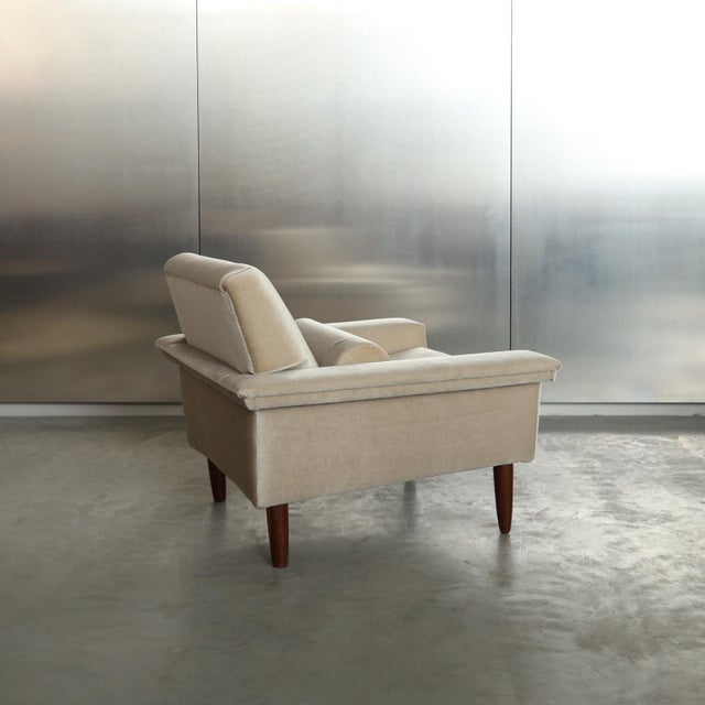 1960s Mid-Century Modern Lounge Chair in Mohair, 1967 For Sale - Image 5 of 16