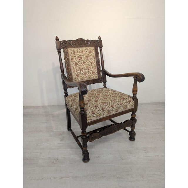 Antique Oak Royal Throne Armchair with Springs This stylish royal-style armchair is crafted from antique oak with springs....