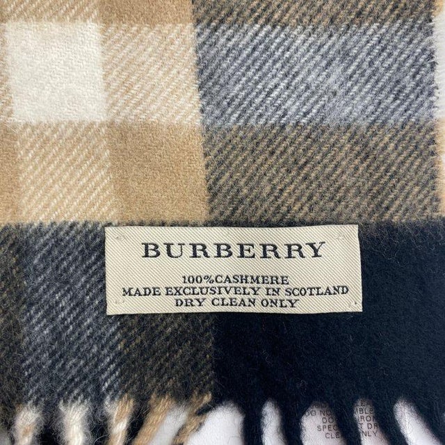 Modern Burberry Black Plaid 100% Cashmere Scarf For Sale - Image 3 of 8