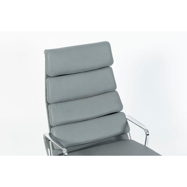 Eames Soft Pad Recliner With Ottoman for Herman Miller, Gray Leather Aluminum Group For Sale - Image 12 of 18