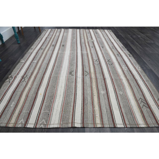 1970s 1970s Vintage Handmade Wool Cotton Gray Kilim Rug For Sale - Image 5 of 11