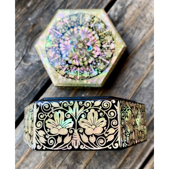 Wood Korean Najeonchilgi Hexagonal Mother-of-Pearl Floral Lacquer Box For Sale - Image 7 of 15