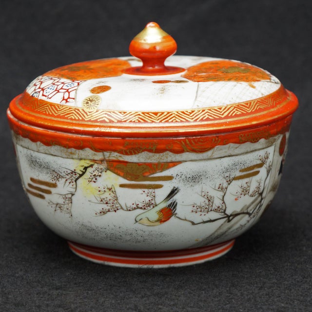 Japanese Kutani Covered Bowl Meiji Period For Sale - Image 4 of 11