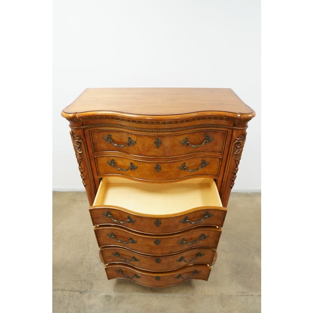 Vintage Traditional Serpentine 6-Drawer Chest For Sale - Image 14 of 18