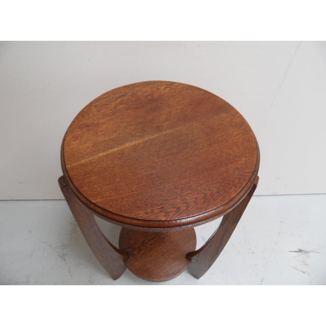 Art Deco Round Oak Side Table, 1890s, in Very Good conditions. Designed 1890 to 1919