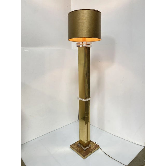 High Style Modern Lucite Acrylic and Brass Floor Lamp, Circa 1970 For Sale - Image 4 of 7