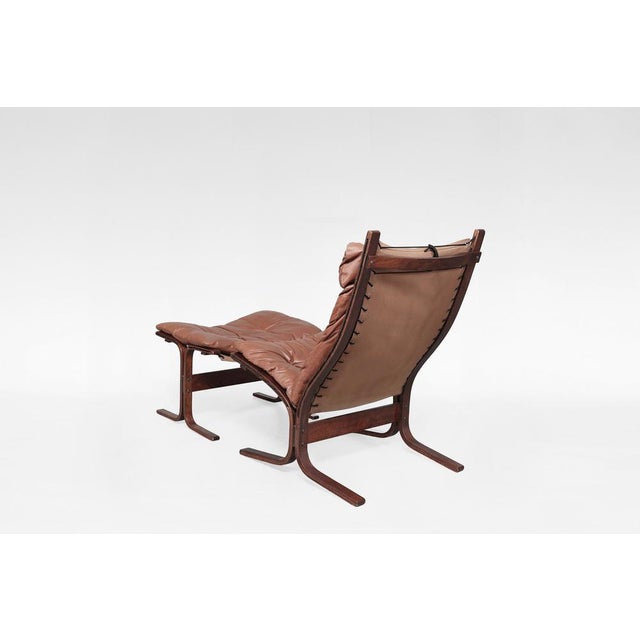 Set of Cognac Leather Highback Siesta Chair and Ottoman by Ingmar Relling for Westnofa, 1970s For Sale - Image 3 of 9