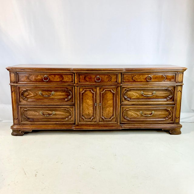 This Thomasville dresser has storage galore. It’s from 1968 and features 3 drawers across the top, 2 larger drawers down...