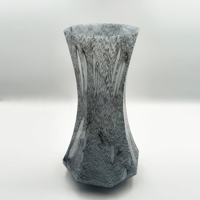 Eelegant vintage Murano art glass vase, dating from the 1970s. This piece embodies the iconic, bold spirit of Mid-Century...