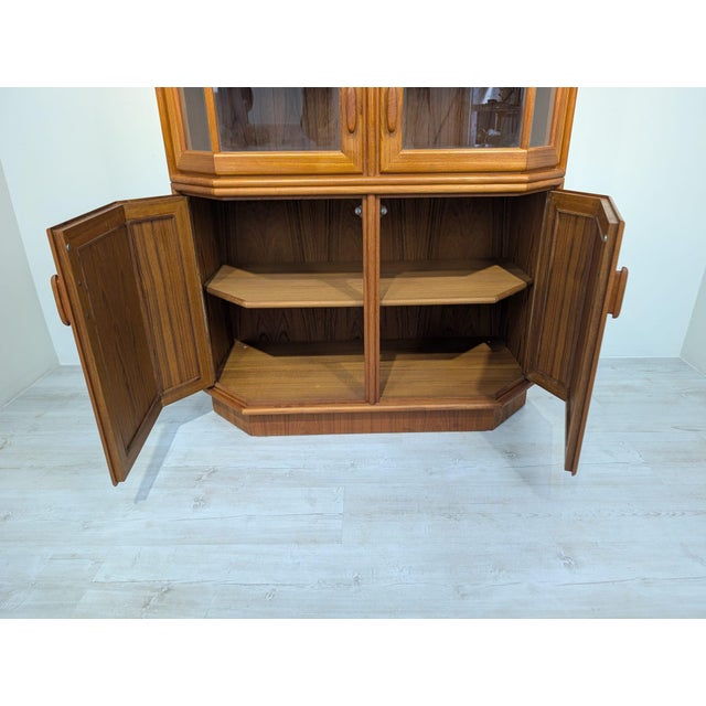 1980s Danish Illuminated Teak Display Case, 1980s For Sale - Image 5 of 18