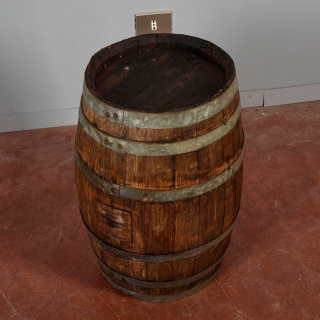 Add a rustic and authentic touch to your environment with this charming little wooden barrel, ideal as a decorative...