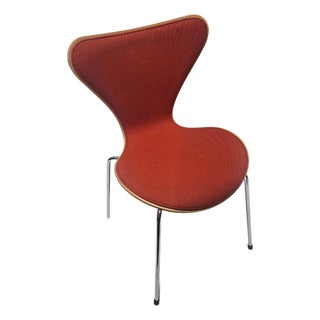 Fritz Hansen Series 7 Padded Chair in Red Fabric For Sale