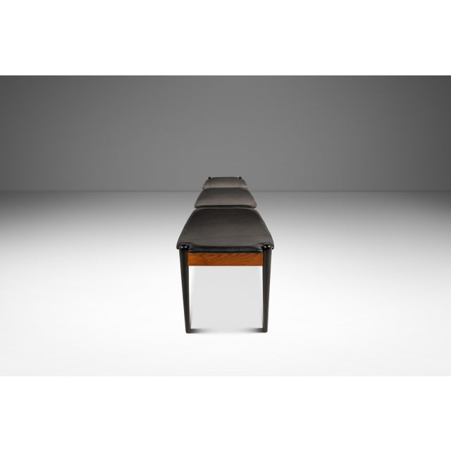 Mid-Century Modern Mid-Century Modern Three Seat Gallery Bench in Oak & Leather Attributed to Arthur Umanoff for Washington Woodcraft, Usa, C. 1960s For Sale - Image 3 of 17