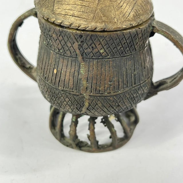 Early 20th Century Early 20th Century Asante Gold Dust Bowl Côte d'Ivoire MATTER COLLECTION For Sale - Image 5 of 7