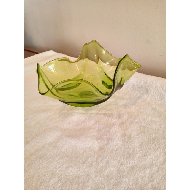 Vintage 1970's Viking Epic #6806 Avocado Drape Bowl 8". This beautiful Viking bowl is in like new condition without chips...