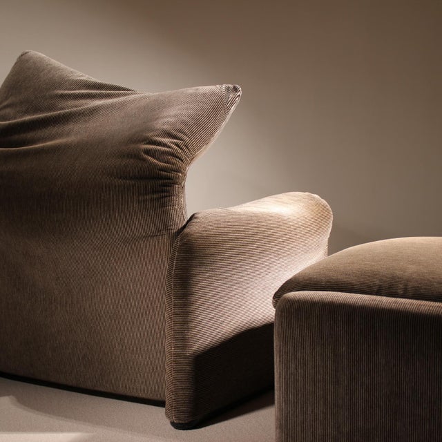 Set of Maralunga Lounge Chair and Ottoman by Vico Magistretti for Cassina, Italy, 1973 For Sale - Image 16 of 18