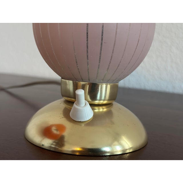 Beautiful little lamp that looks very elegant with its delicate pink. The cable length is 85cm. European Plug (up to...