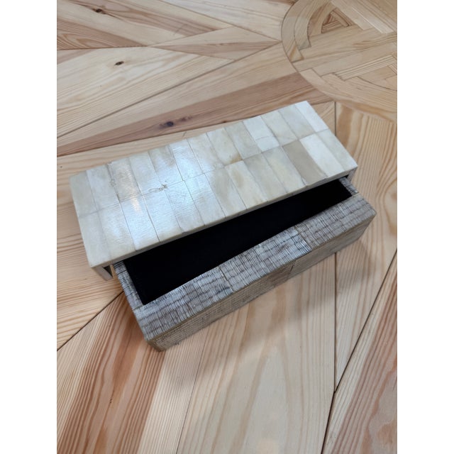 Vintage Decorative Box With Mother-of-Pearl Mosaic Lid For Sale - Image 4 of 7