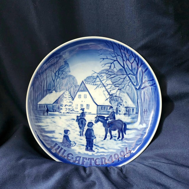Ceramic Vintage Bing & Grondahl Holiday Plate, Blue and White, Copenhagen For Sale - Image 7 of 7
