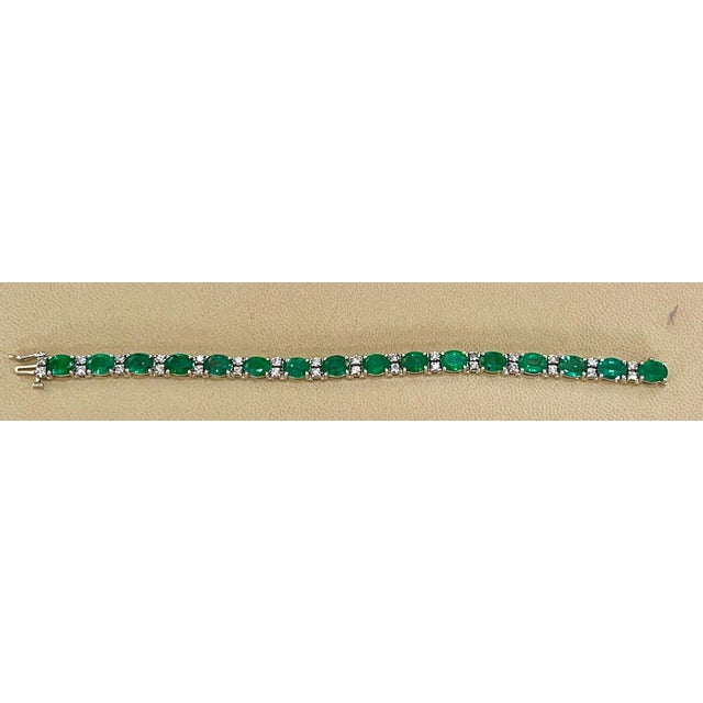20 Carat Natural Zambian Emerald & 1.2ct Diamond Tennis Bracelet 14 Karat Gold For Sale - Image 4 of 18