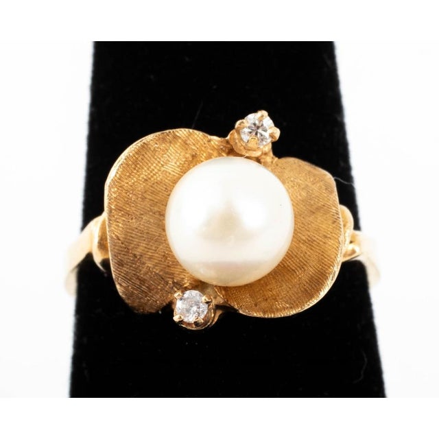 Contemporary 18k Yellow Gold, Pearl & Diamond Ring For Sale - Image 3 of 6