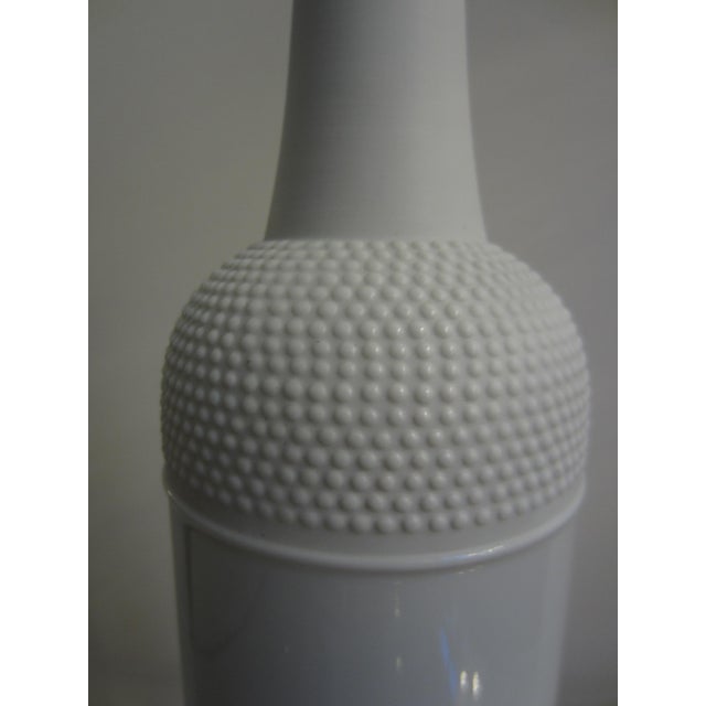 Slim Tall Vase in White Porcelain by Tapio Wirkkala for Rosenthal, 1970s For Sale - Image 3 of 7