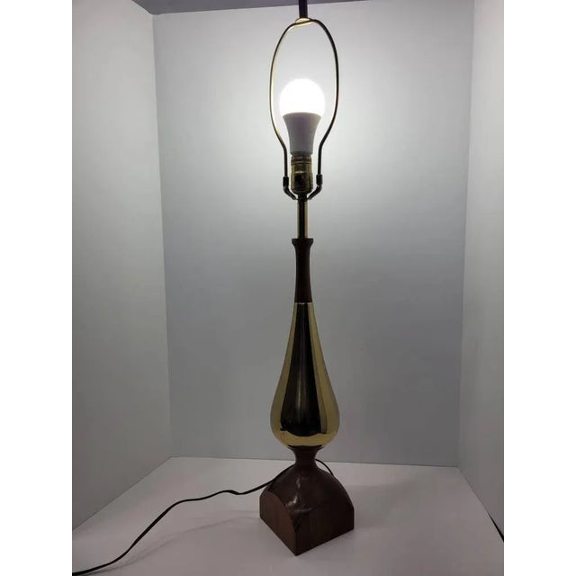 Mid-Century Modern Mid-Century Laurel Walnut & Gold Chrome Table Lamp • Sculptural Teardrop Brass Lamp For Sale - Image 3 of 12