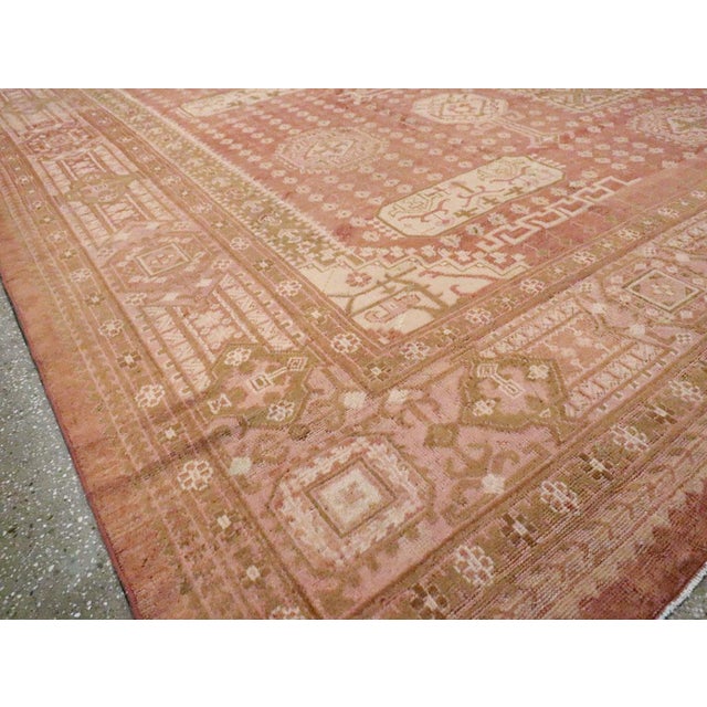 Galerie Shabab Collection Mid-20th Century Turkish Oushak Large Carpet For Sale In New York - Image 6 of 7