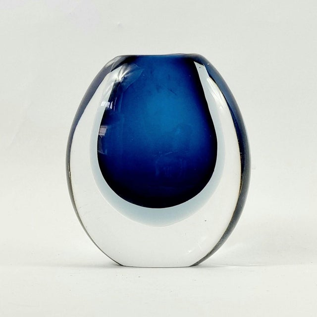 Stunning sommerso glass vase designed by the pioneer of Swedish glass art Vicke Lindstrand and made by Kosta (Sweden,...