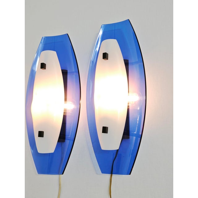 Mid-Century Modern Blue and White Acrylic Glass Wall Lamps, Italy, 1970s, Set of 2 For Sale - Image 10 of 18