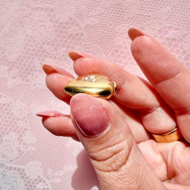 Edwardian 15k Pearl Heart Locket, Feb. 4th 1904 For Sale - Image 12 of 14