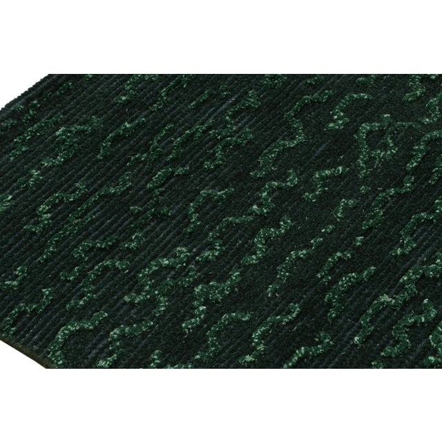 Rug & Kilim’s Contemporary Rug in Tones of Green For Sale In New York - Image 6 of 7