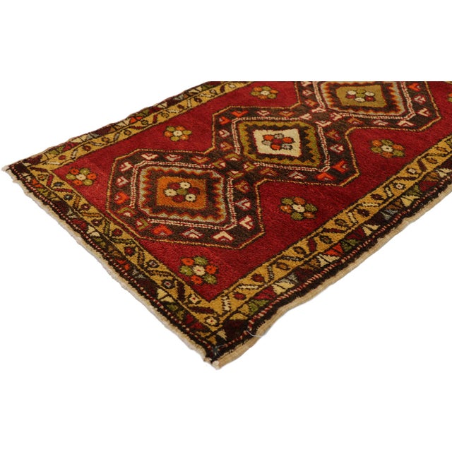51823 Vintage Turkish Yastik Rug, 01'09 x 02'08. This hand-knotted wool vintage Turkish Yastik rug is a stunning...
