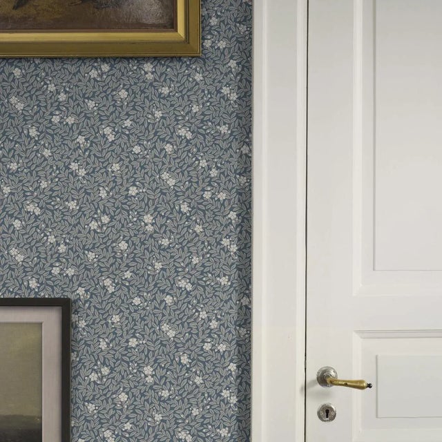 Derived from a hand-painted pattern of myrtle leaves and flowers, Boråstapeter’s Myrten wallpaper captures verdant beauty...