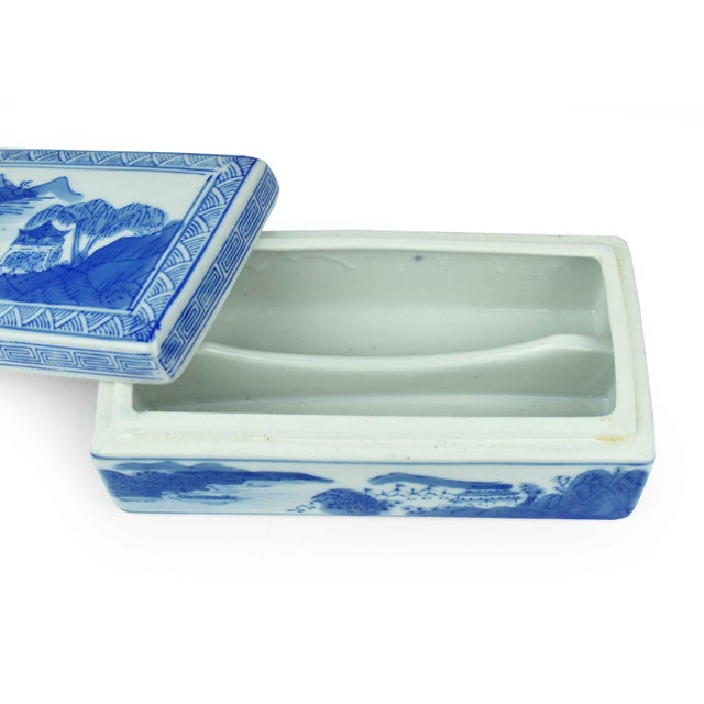 Blue Early 20th Century White and Blue Landscape Chinese Chinoiserie Porcelain Scholar’s Ink Lidded Box For Sale - Image 8 of 11